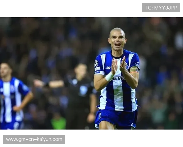 波尔图佩佩压上连线创造机会前锋门前补射入网：战术诗与商业机遇